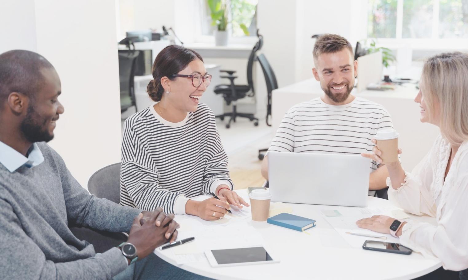 Membri del team hucosverisazola in discussione